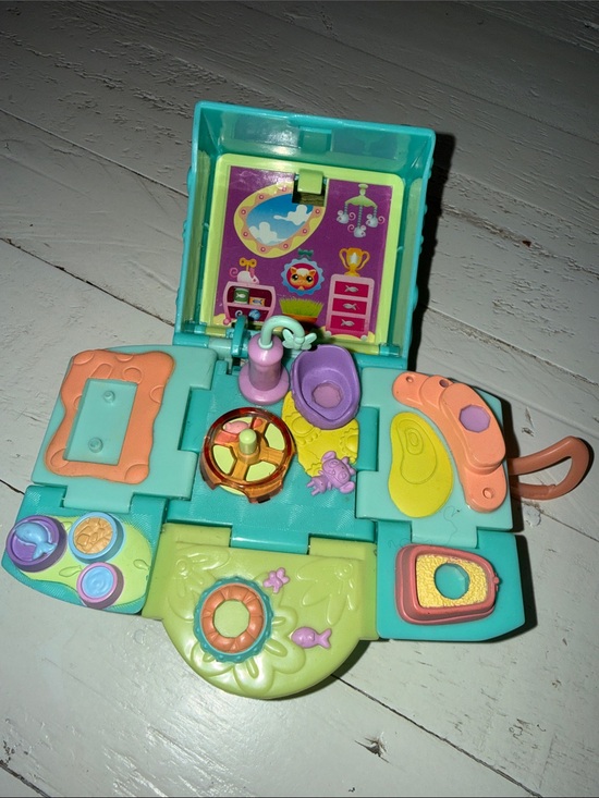 Little Pet Shops Other - 2006 Hasbro Littlest pet shop Teal Fold-Out Playset Travel Case Teeniest Tiniest